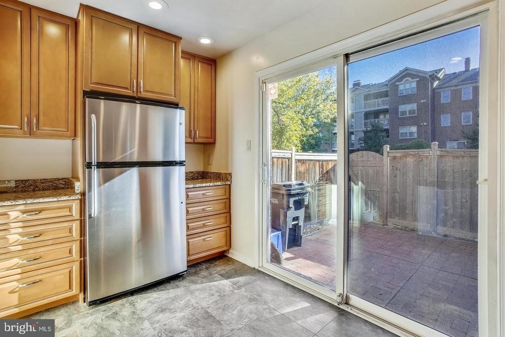 501 Colecroft Court - Photo 7