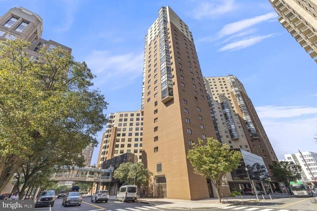 900 N Stafford Street - Photo 0