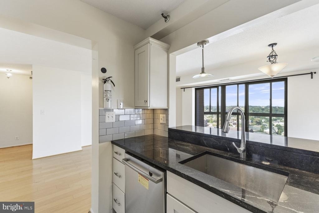 900 N Stafford Street - Photo 8