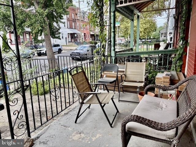 611 32nd Street N - Photo 1