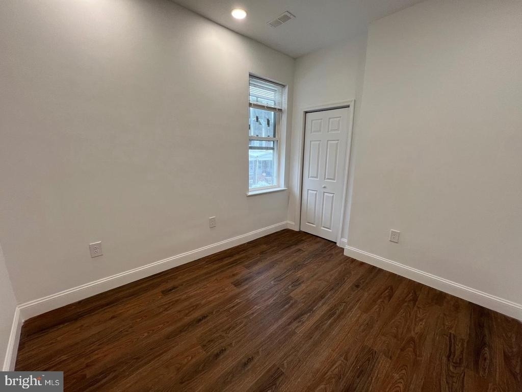 2145 Elkins Avenue - Photo 5