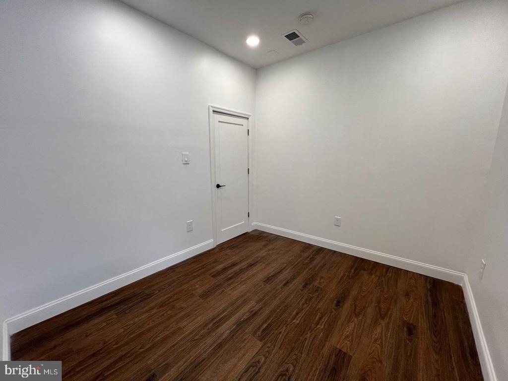 2145 Elkins Avenue - Photo 6