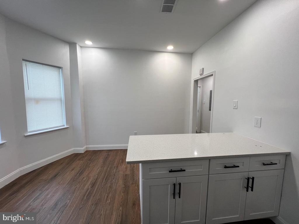 2145 Elkins Avenue - Photo 9