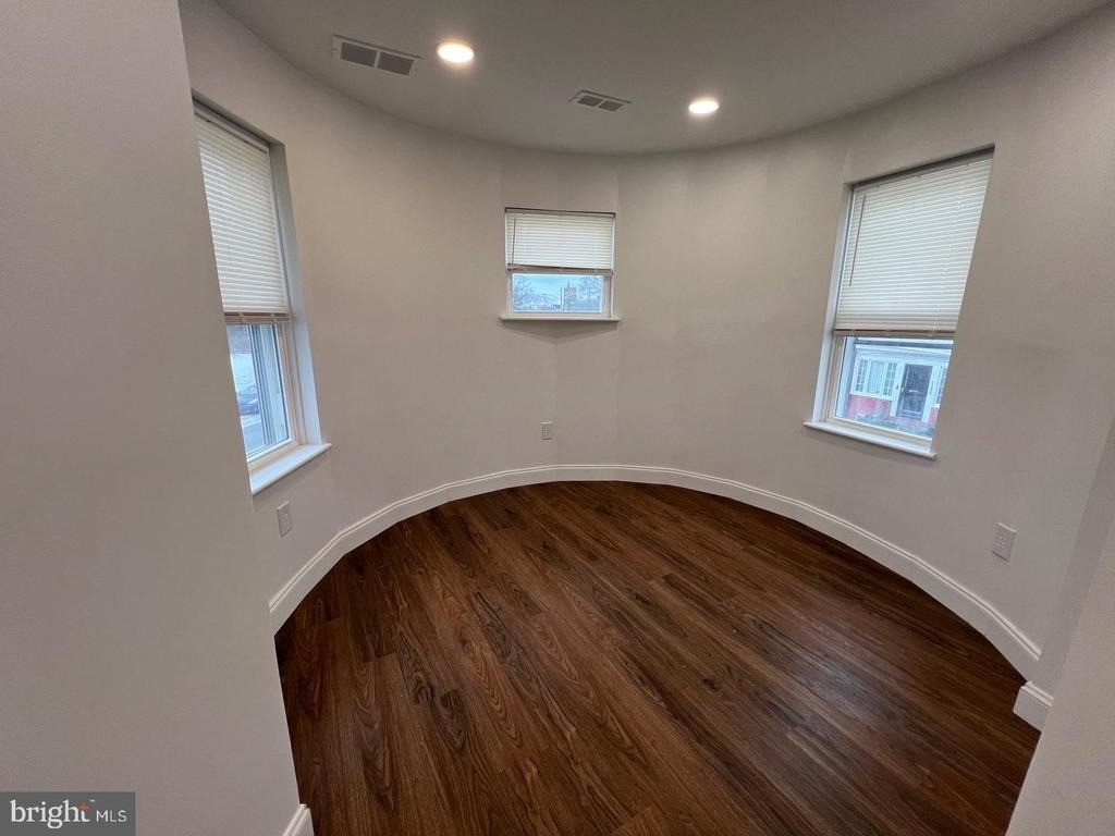 2145 Elkins Avenue - Photo 21