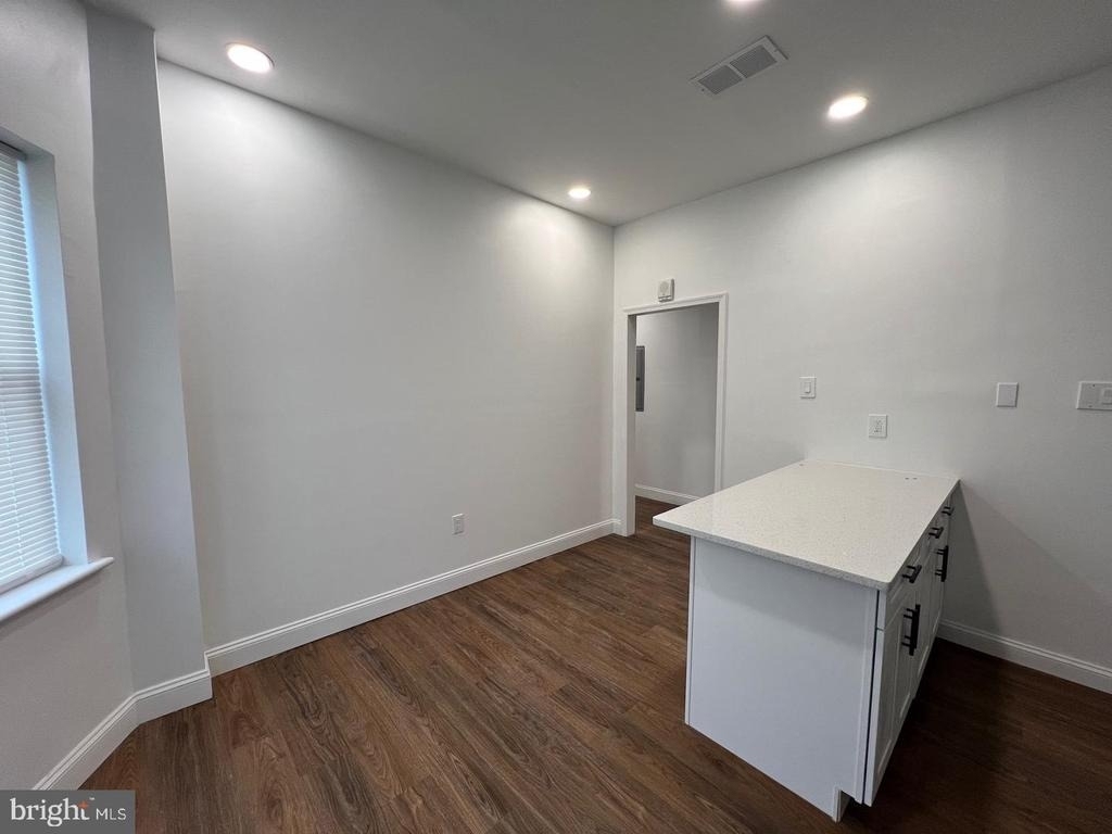 2145 Elkins Avenue - Photo 8