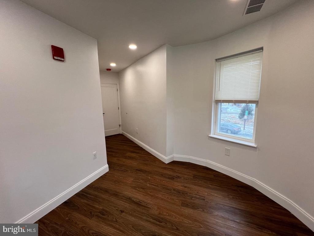 2145 Elkins Avenue - Photo 20