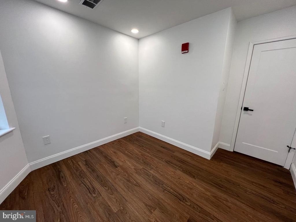 2145 Elkins Avenue - Photo 18