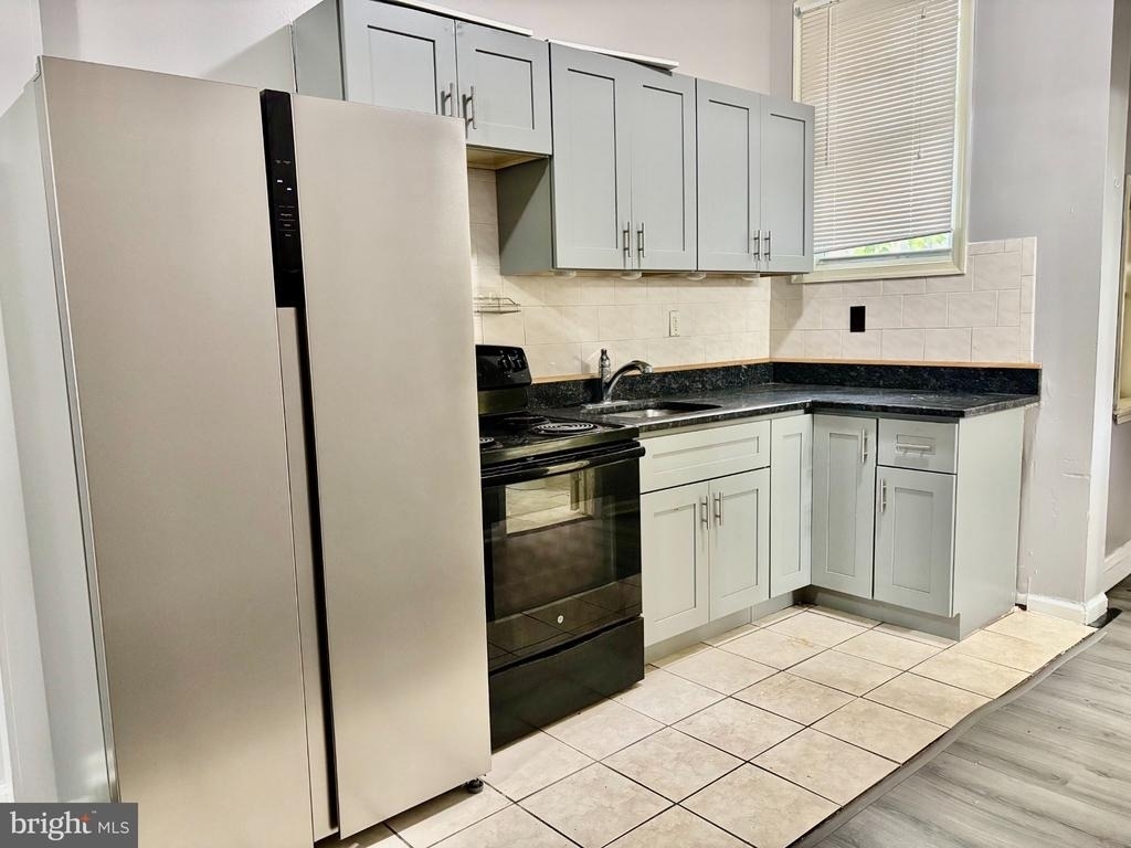 611 32nd Street N - Photo 3