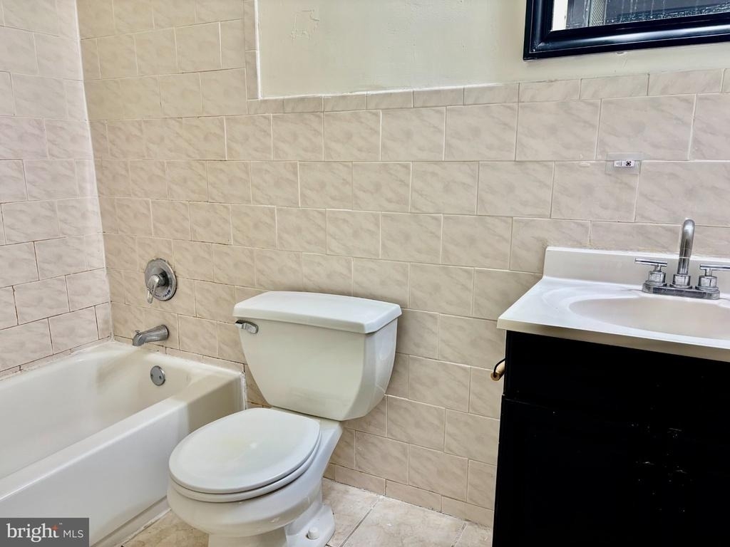 611 32nd Street N - Photo 7