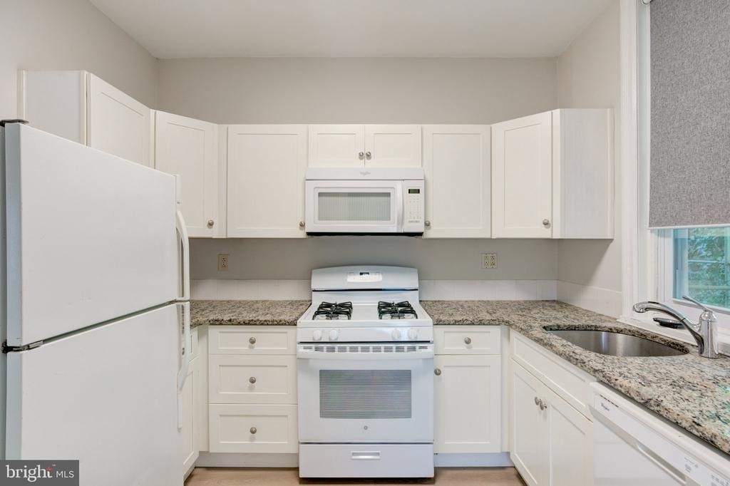 4817 Ridge Avenue - Photo 5