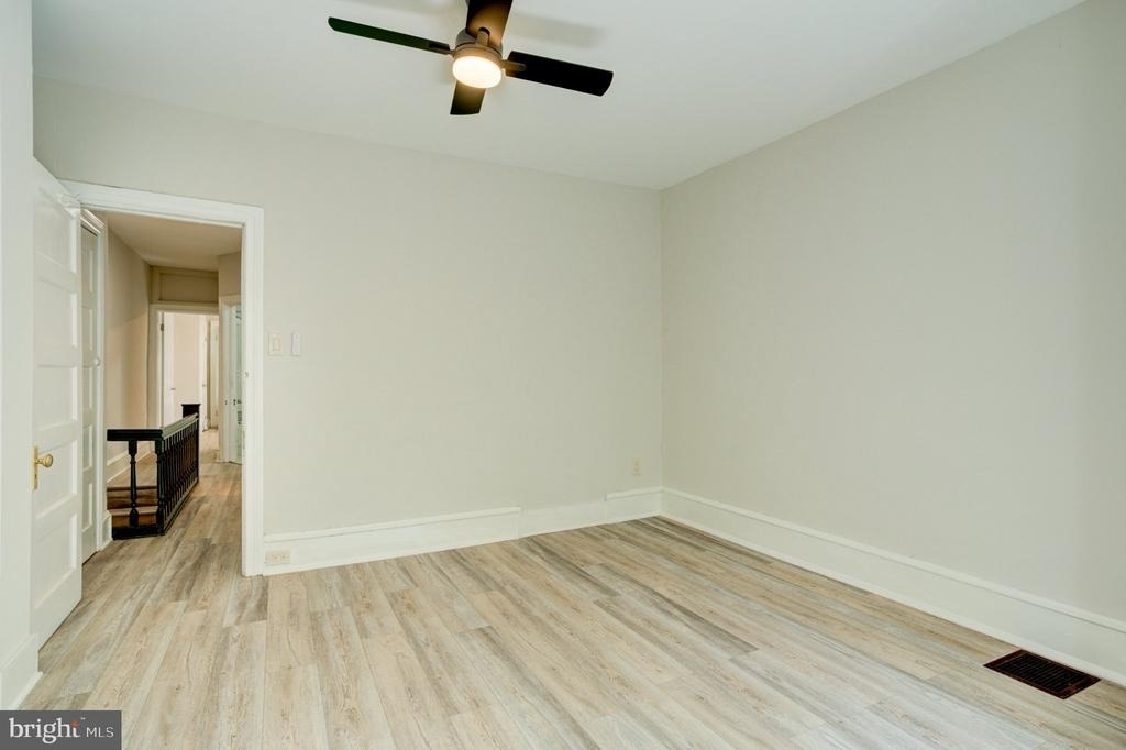 4817 Ridge Avenue - Photo 9