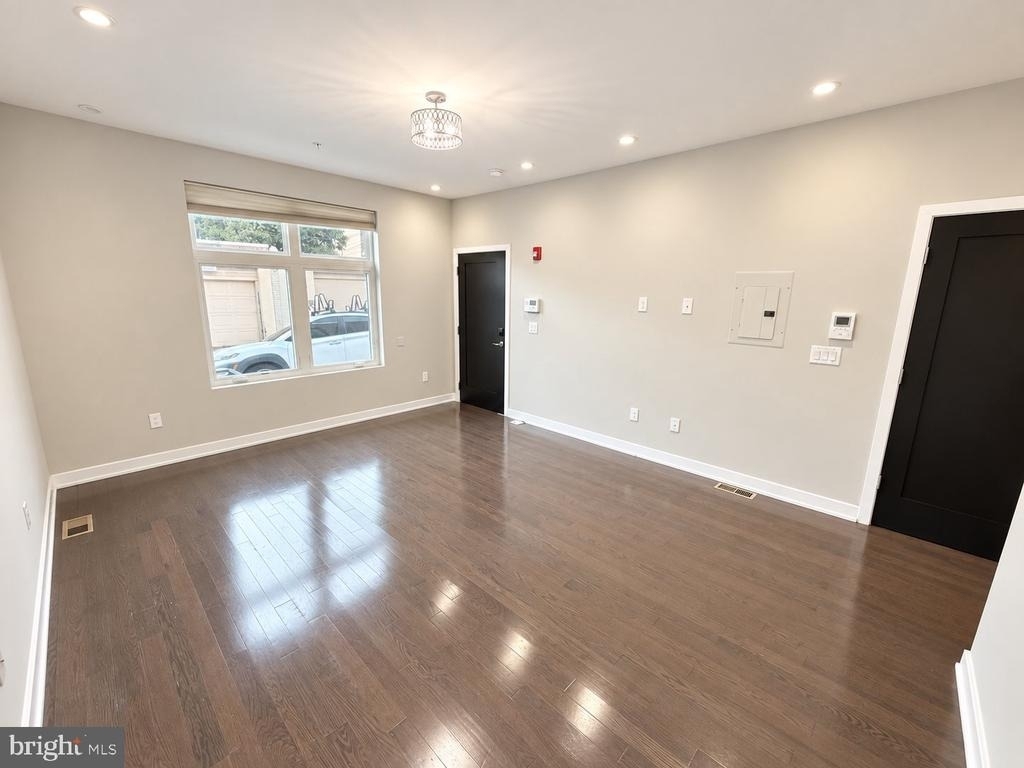 755 N Capitol Street - Photo 2