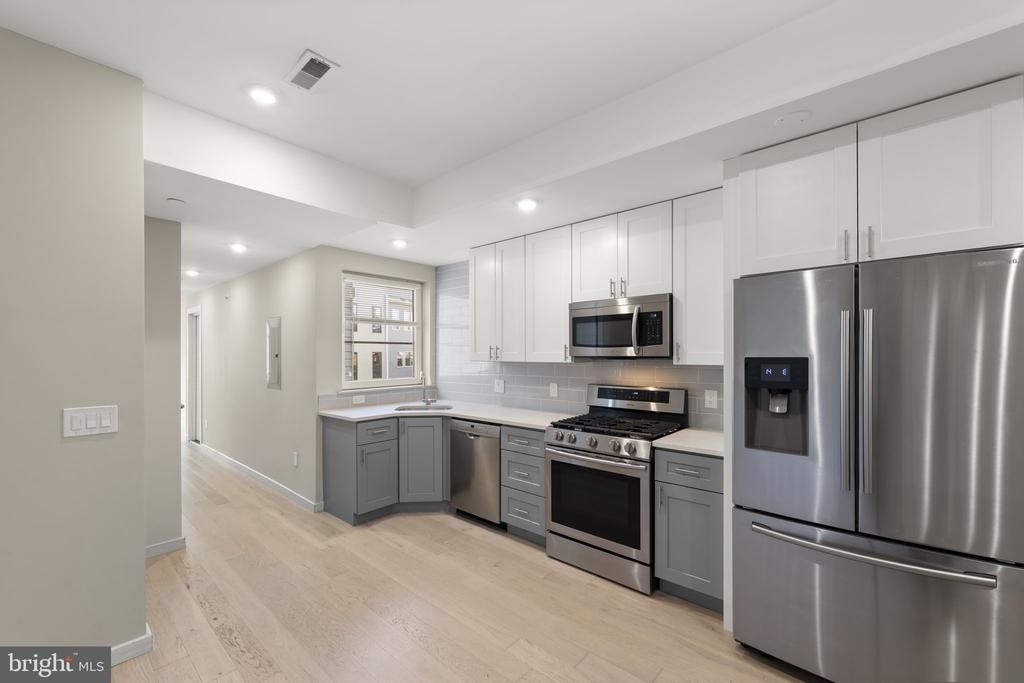 2110 W Master Street - Photo 2
