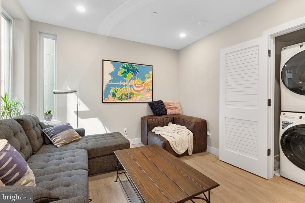 1144 Frankford Avenue - Photo 2