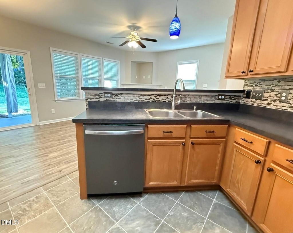 163 Deacon Ridge Street - Photo 5