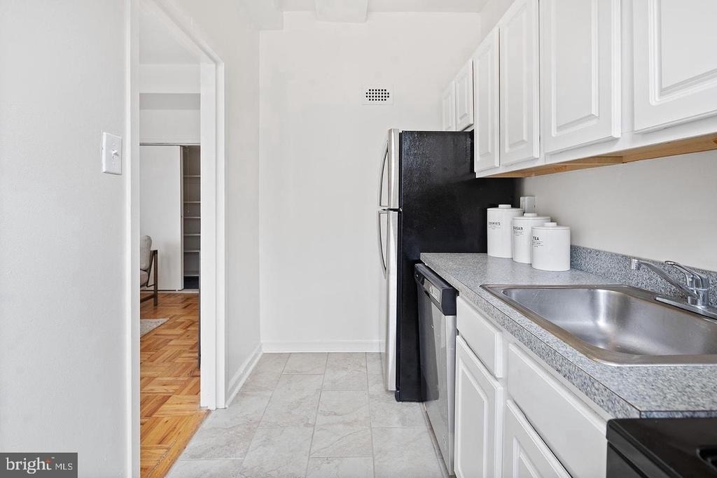 2201 Pennsylvania Ave - Photo 12