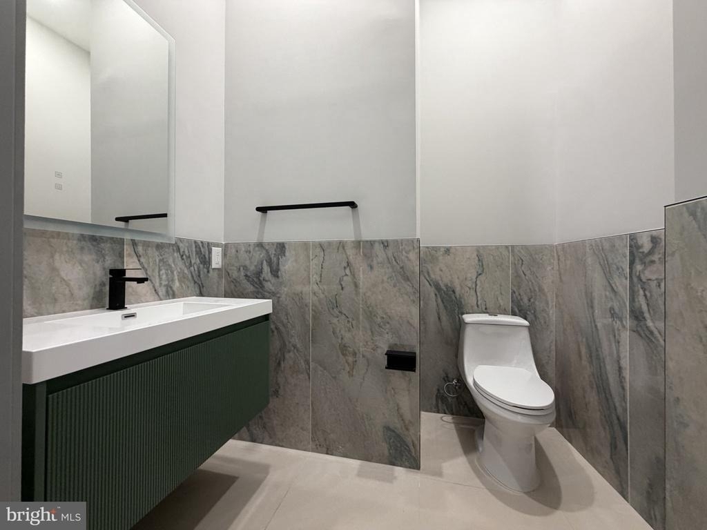 1810 E Venango Street - Photo 11