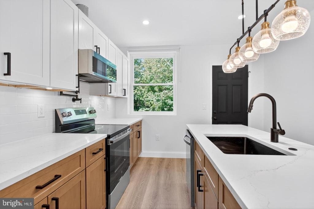 5925 Woodcrest Avenue - Photo 11