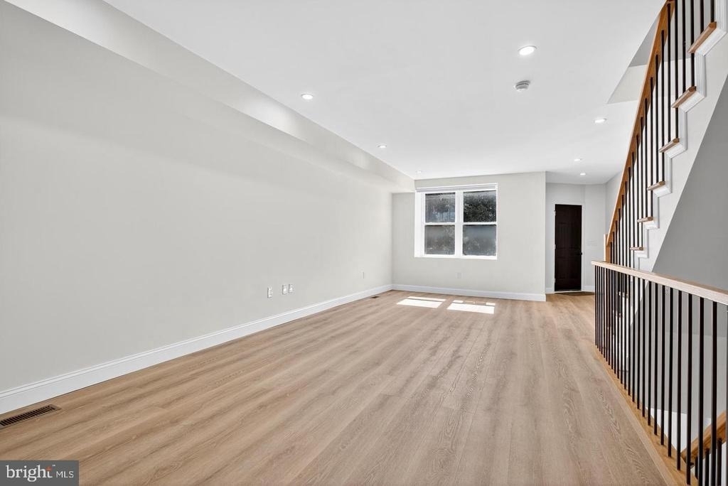 5925 Woodcrest Avenue - Photo 8