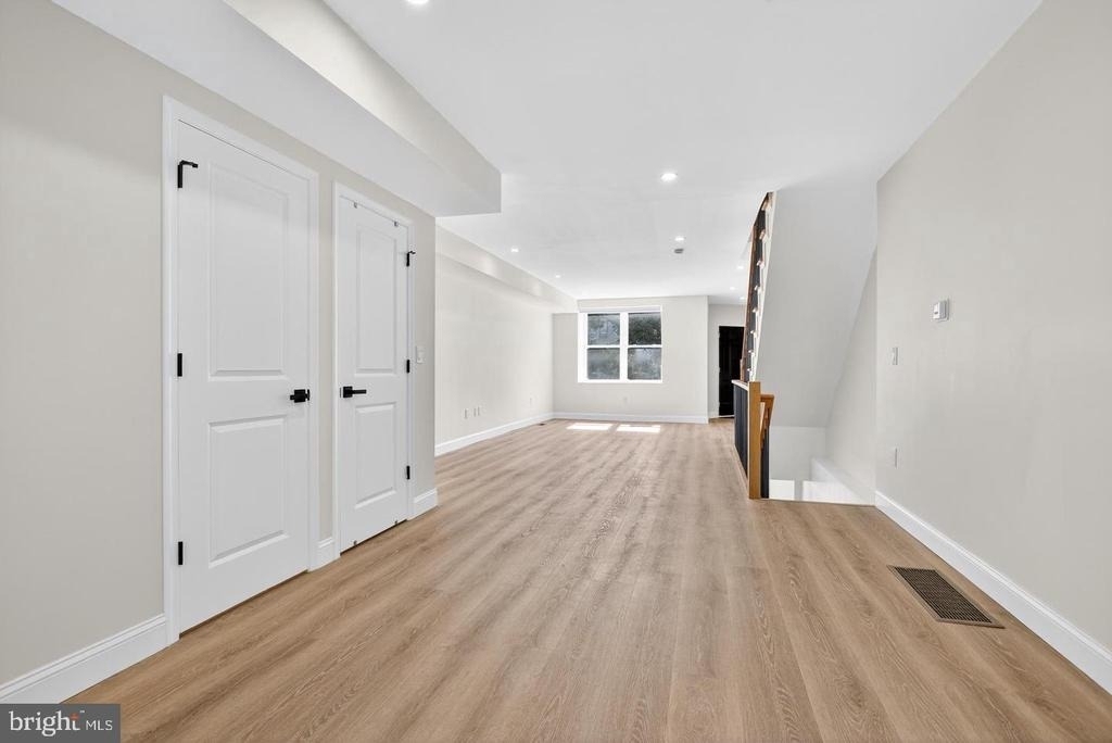 5925 Woodcrest Avenue - Photo 12