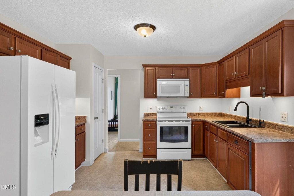 211 Courtland Drive - Photo 11