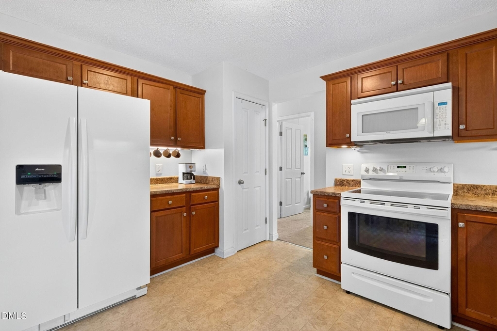 211 Courtland Drive - Photo 12