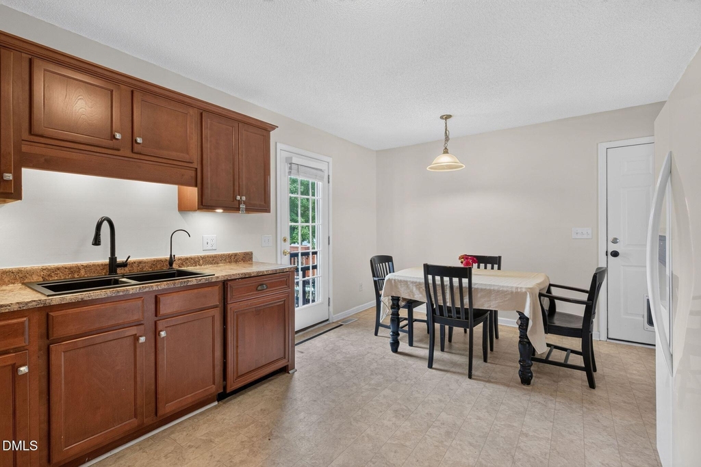 211 Courtland Drive - Photo 10