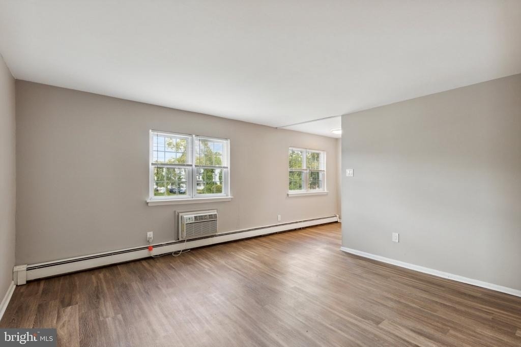 350 N York Road - Photo 2