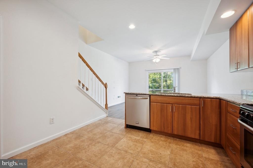 350 N York Road - Photo 2
