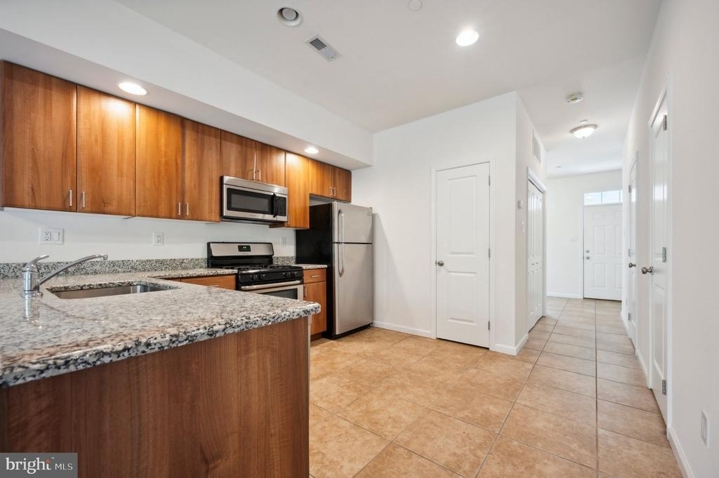 350 N York Road - Photo 3
