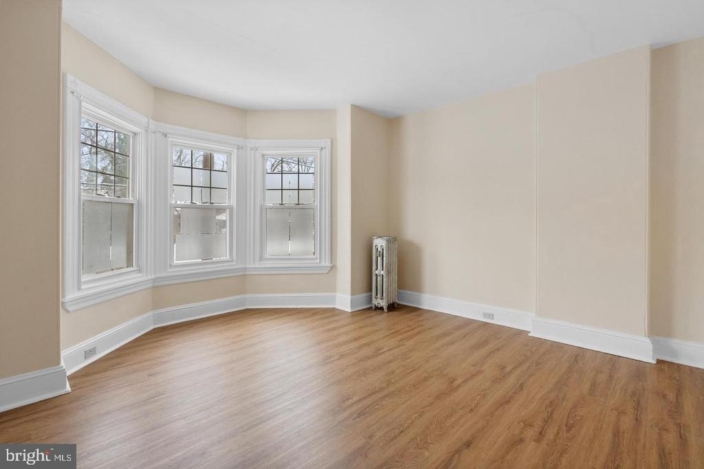 206 E Elm Street - Photo 18