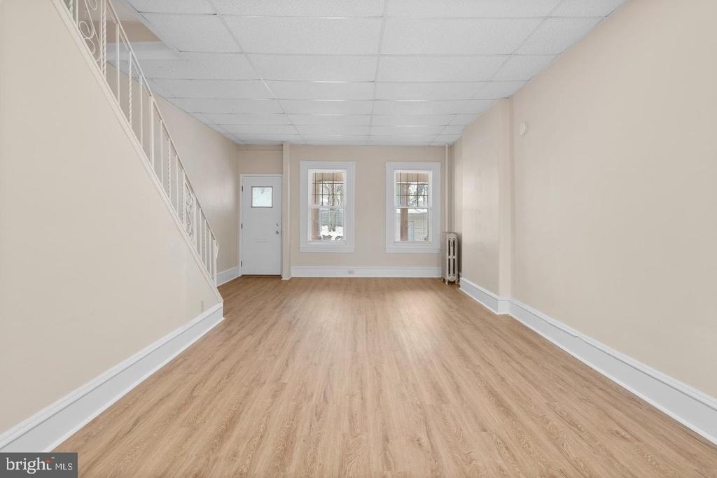 206 E Elm Street - Photo 3
