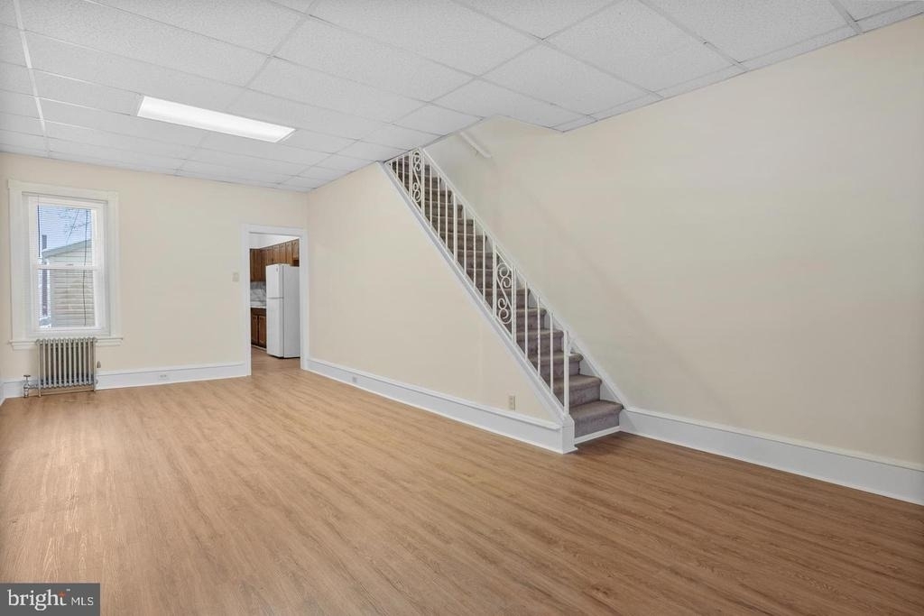 206 E Elm Street - Photo 5