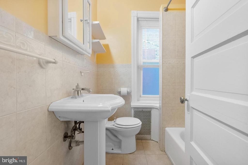 206 E Elm Street - Photo 16
