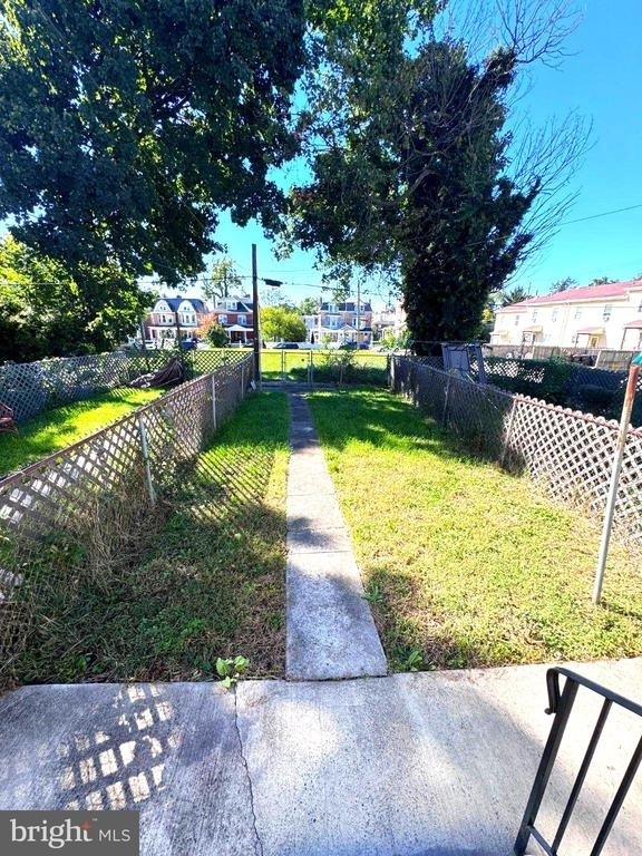 206 E Elm Street - Photo 10