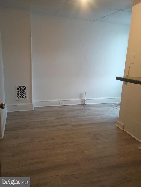 140 S Queen Street - Photo 2