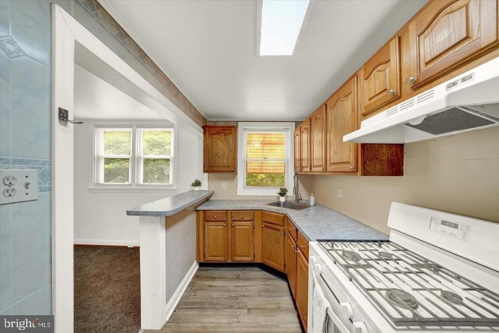142 W 21st Street - Photo 11