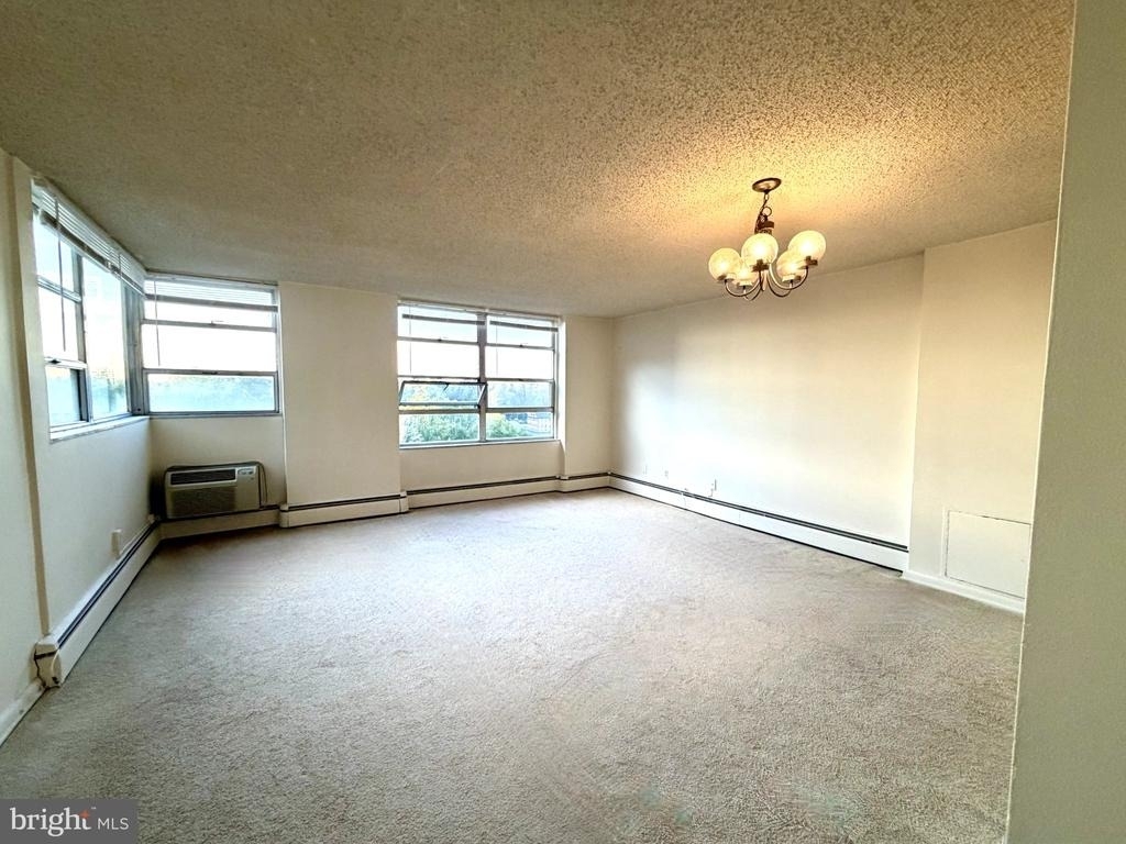 1030 E Lancaster Avenue - Photo 7