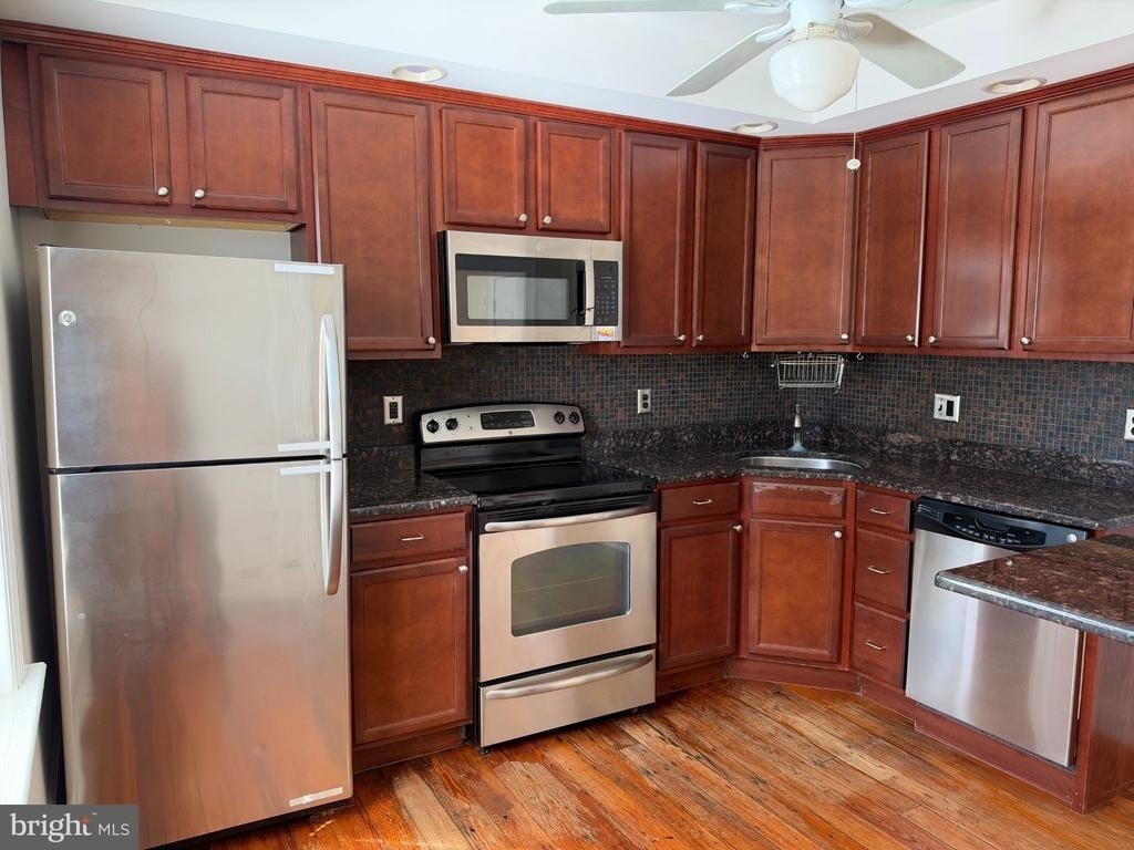 185 W Court Street - Photo 2