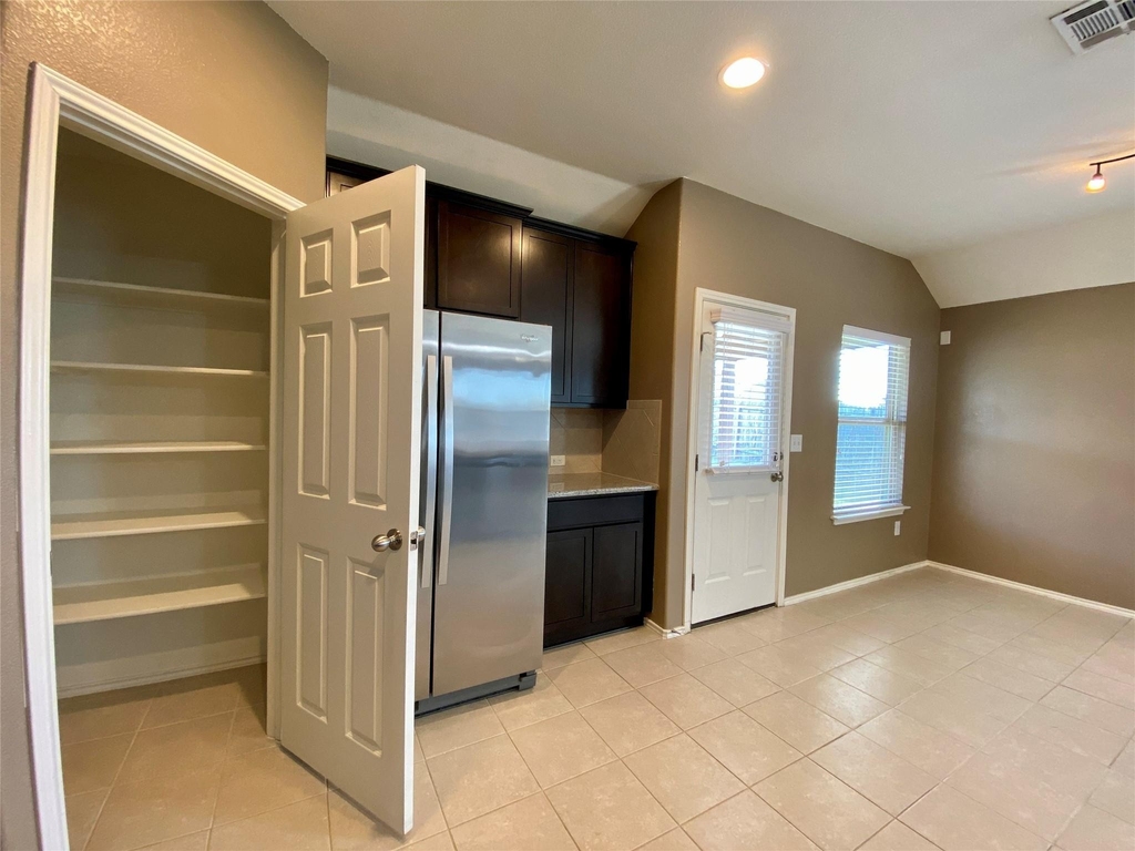 466 Eagle Brook Ln - Photo 8