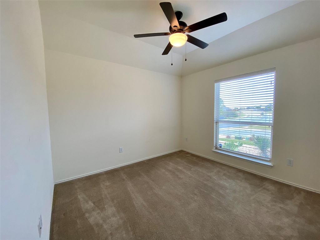 466 Eagle Brook Ln - Photo 22