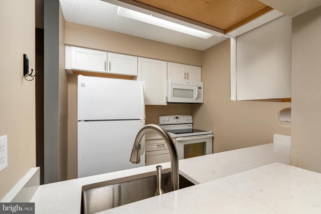1510 Ravens Crest Drive - Photo 5