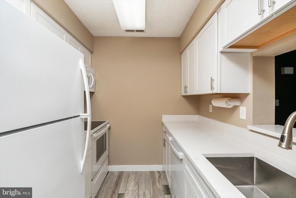 1510 Ravens Crest Drive - Photo 3