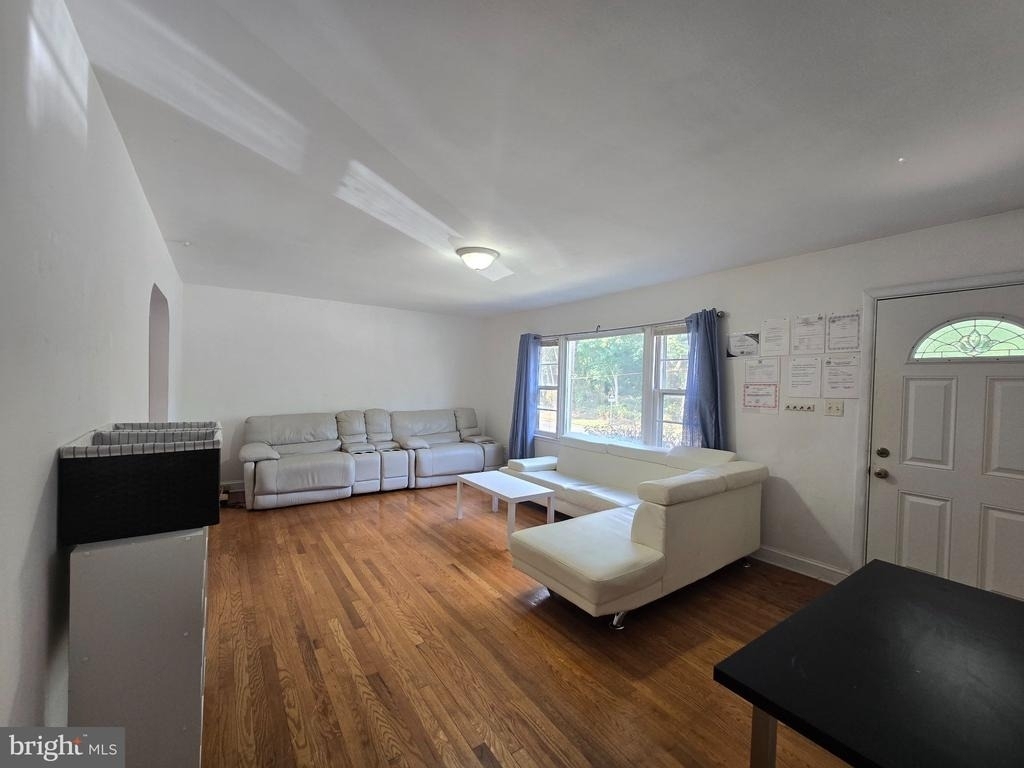 159 Green Lane - Photo 2