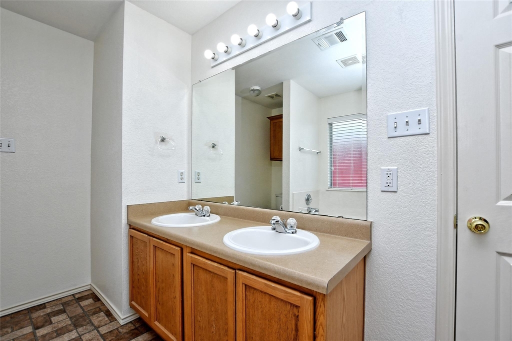 1815 Lost Maples Loop - Photo 13