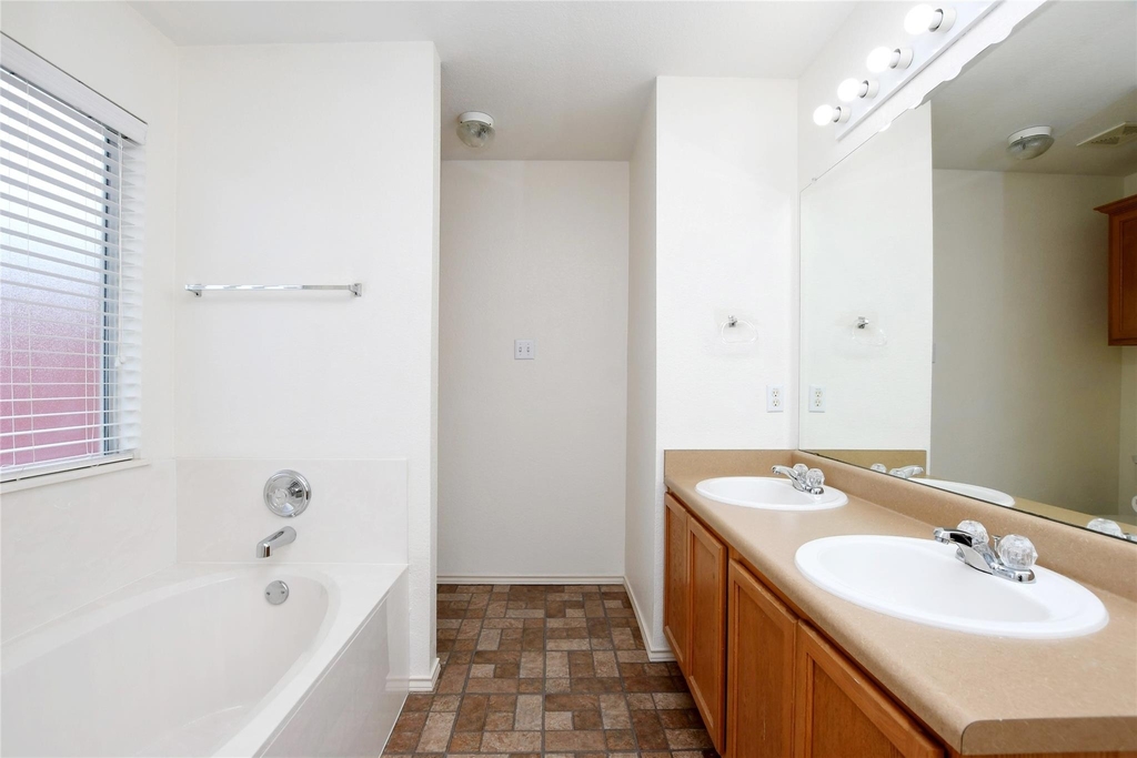 1815 Lost Maples Loop - Photo 11