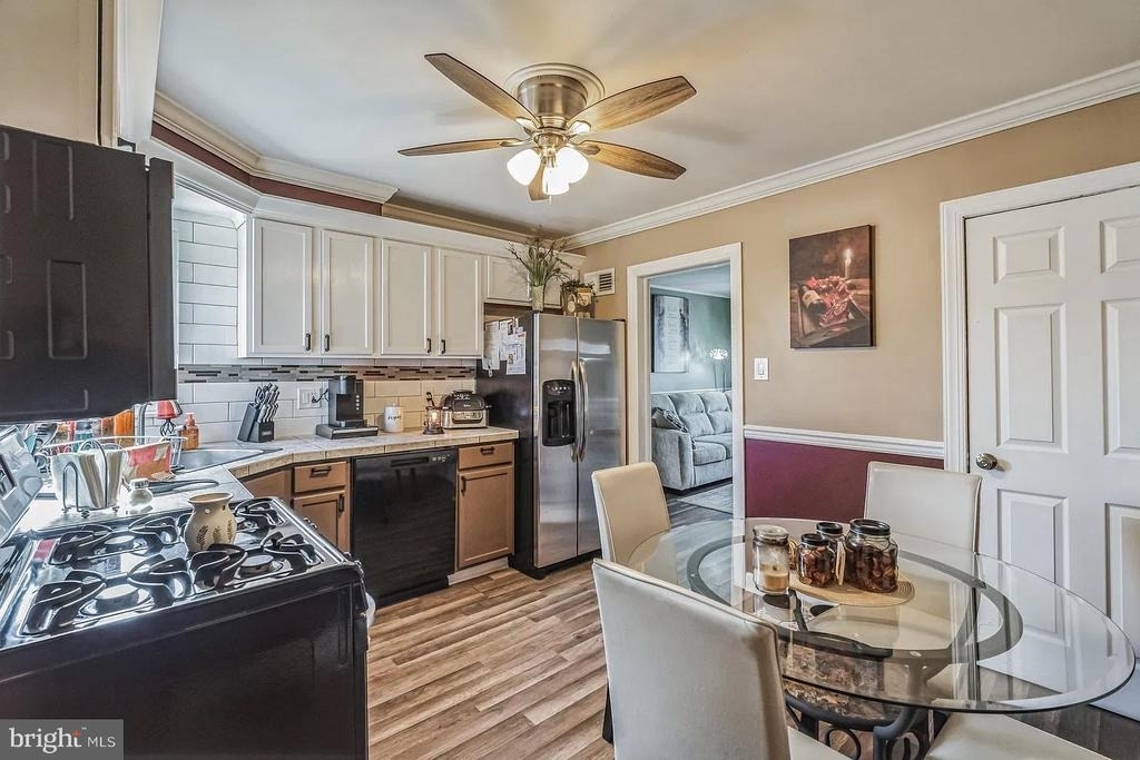 1133 Jefferson Avenue - Photo 2