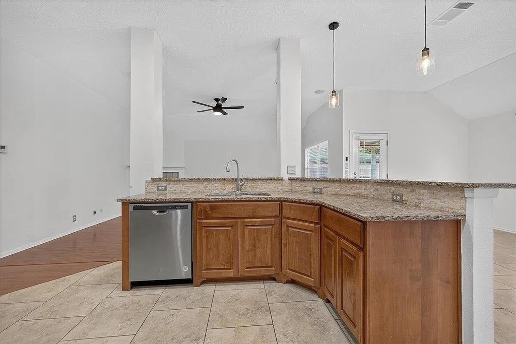 16831 Bailey Jean Dr - Photo 9