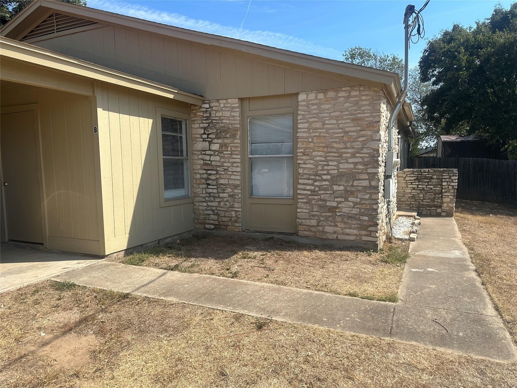 2602 S Bagdad Rd - Photo 0