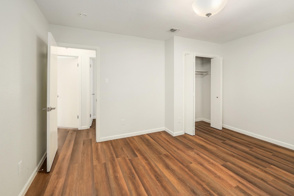 8206 Wavertree Ct - Photo 14